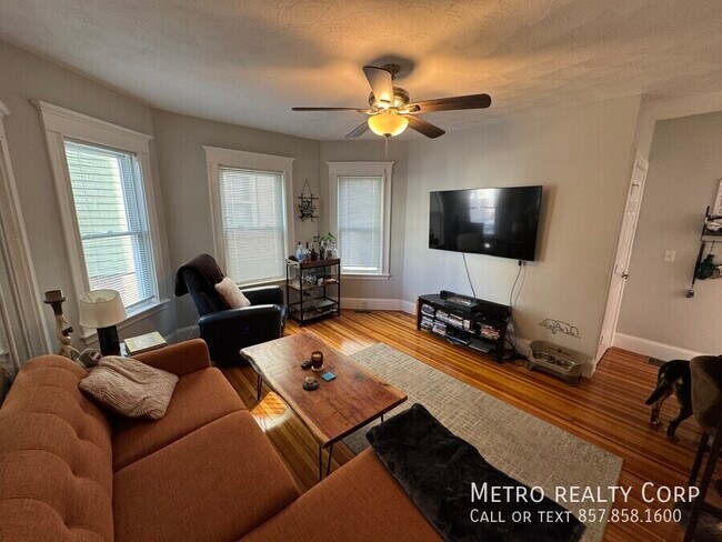 Building Photo - Spacious 4-Bed, 2-Bath in Somerville – In-...
