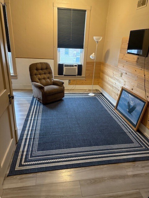 Building Photo - 118 E Main St