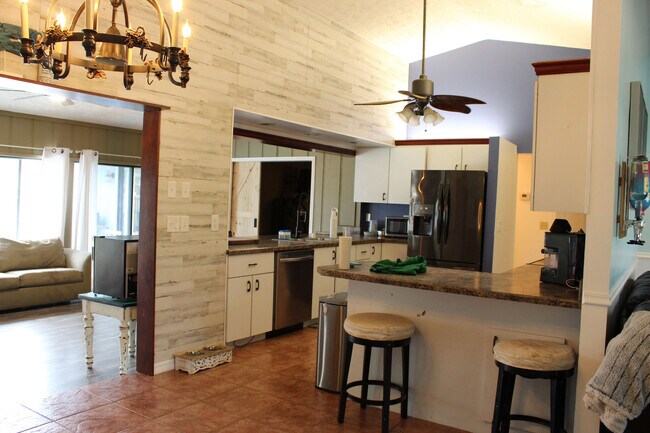 Foto del edificio - 418 SE Langfield Ave