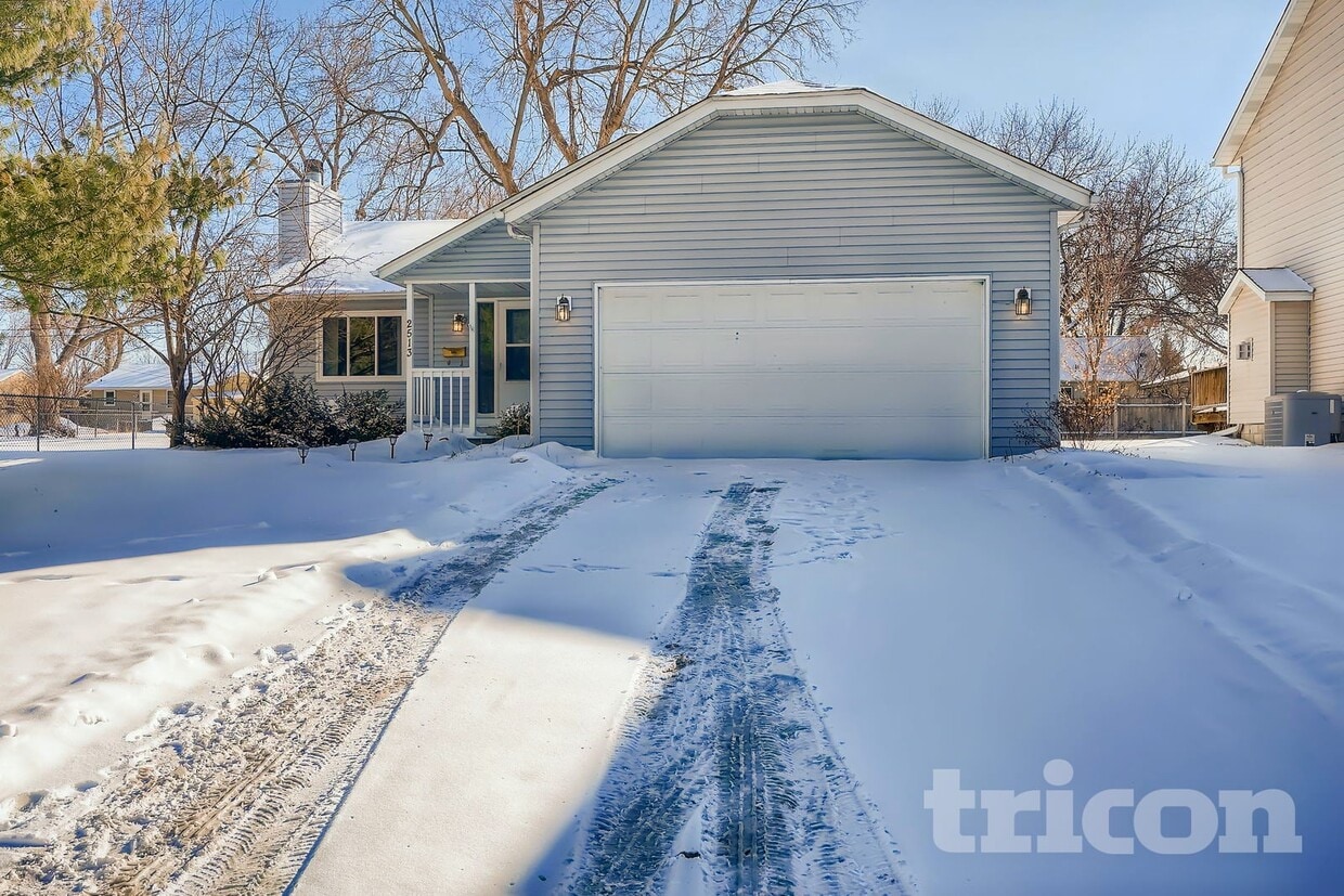 Building Photo - 2513 W 70th St