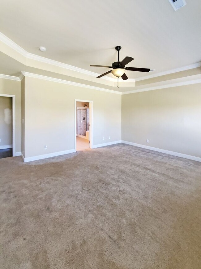 Foto del edificio - Gorgeous 4 Bedroom 3 Bathroom Home in Rive...