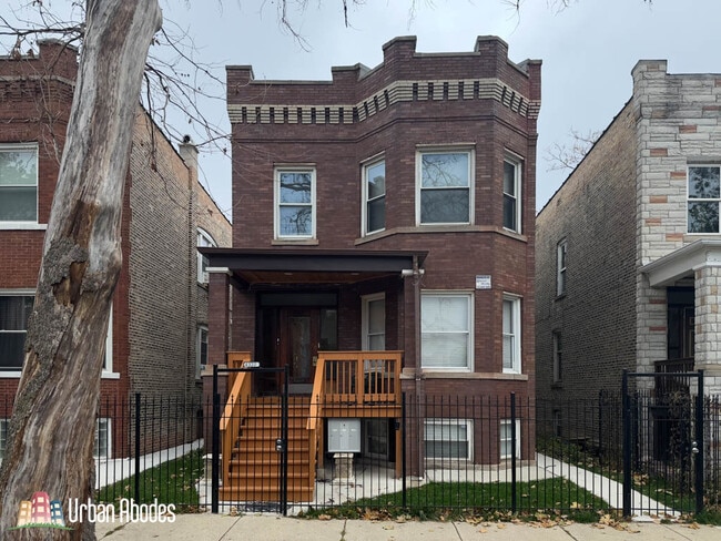 Building Photo - 4322 W Kamerling Ave