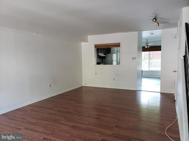Foto del edificio - 327 Barton Run Blvd