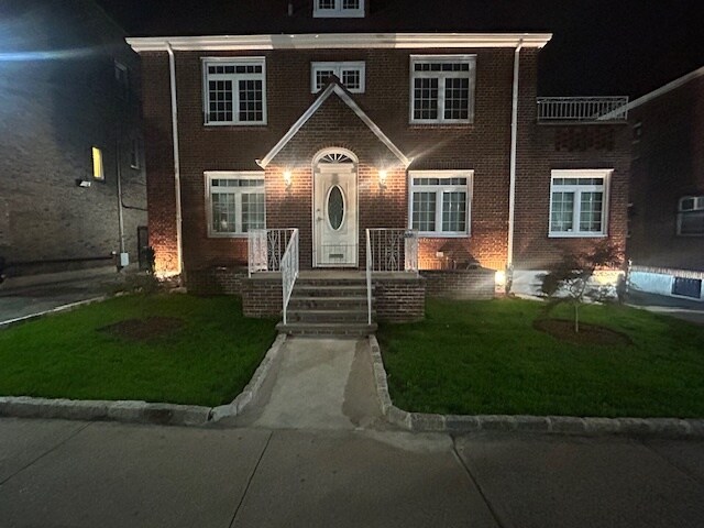 Foto principal - 3338 Bainbridge Ave