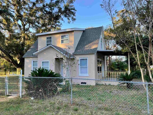 Building Photo - 3500 W Cervantes St