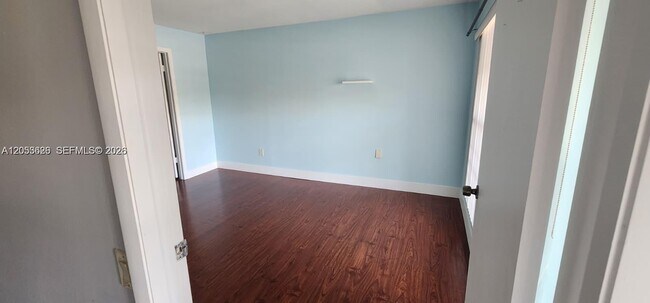 Building Photo - 11500 SW 64th St