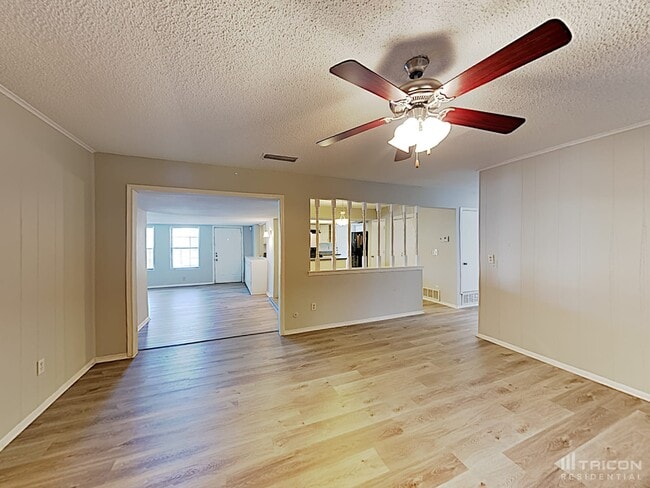 Building Photo - 835 Live Oak Dr