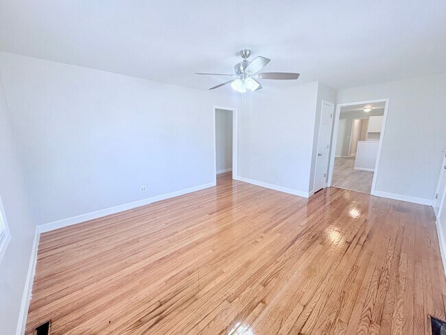 Building Photo - 213 Morris St