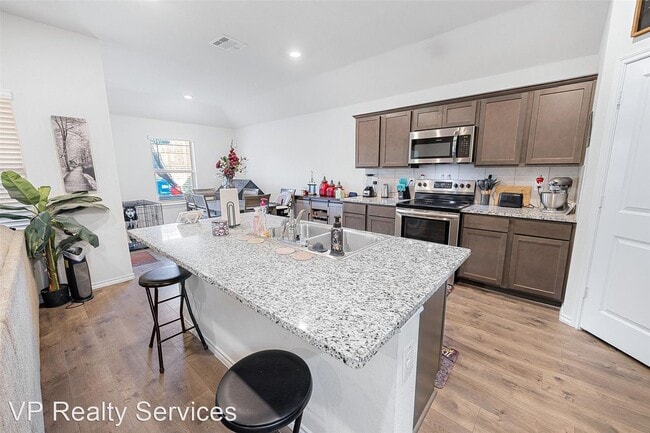 Building Photo - 4 br, 2 bath House - 505 Saw Mill Road