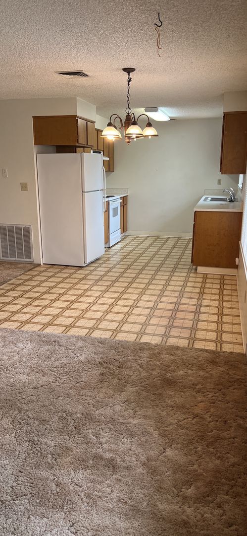 Foto del edificio - 2187-2189 NW North Hill Dr