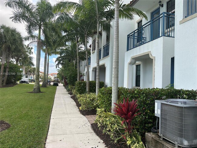 Building Photo - 11718 SW 13th Ct