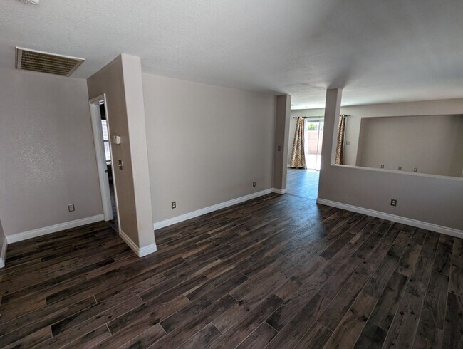 Foto del edificio - 4917 Hostetler Ave