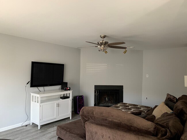Living Room - 306 Whitpain Hls