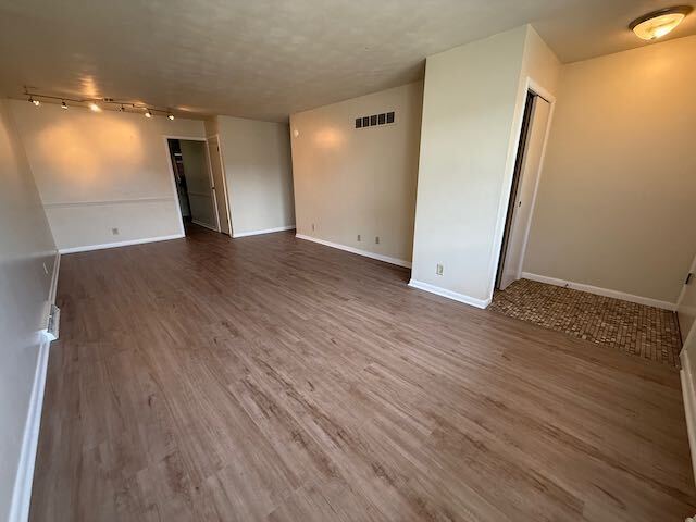 Building Photo - Duplex Unit in Central Peoria