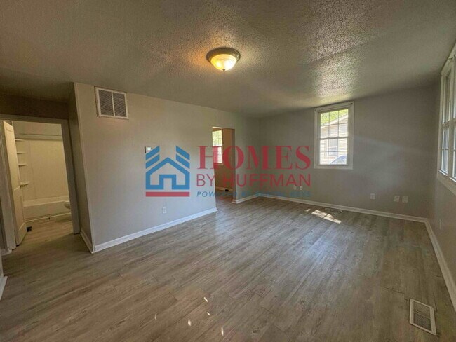 Foto del edificio - Three Bedroom | House | Pet Friendly