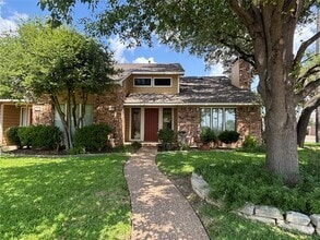 Building Photo - 3300 Wells Dr