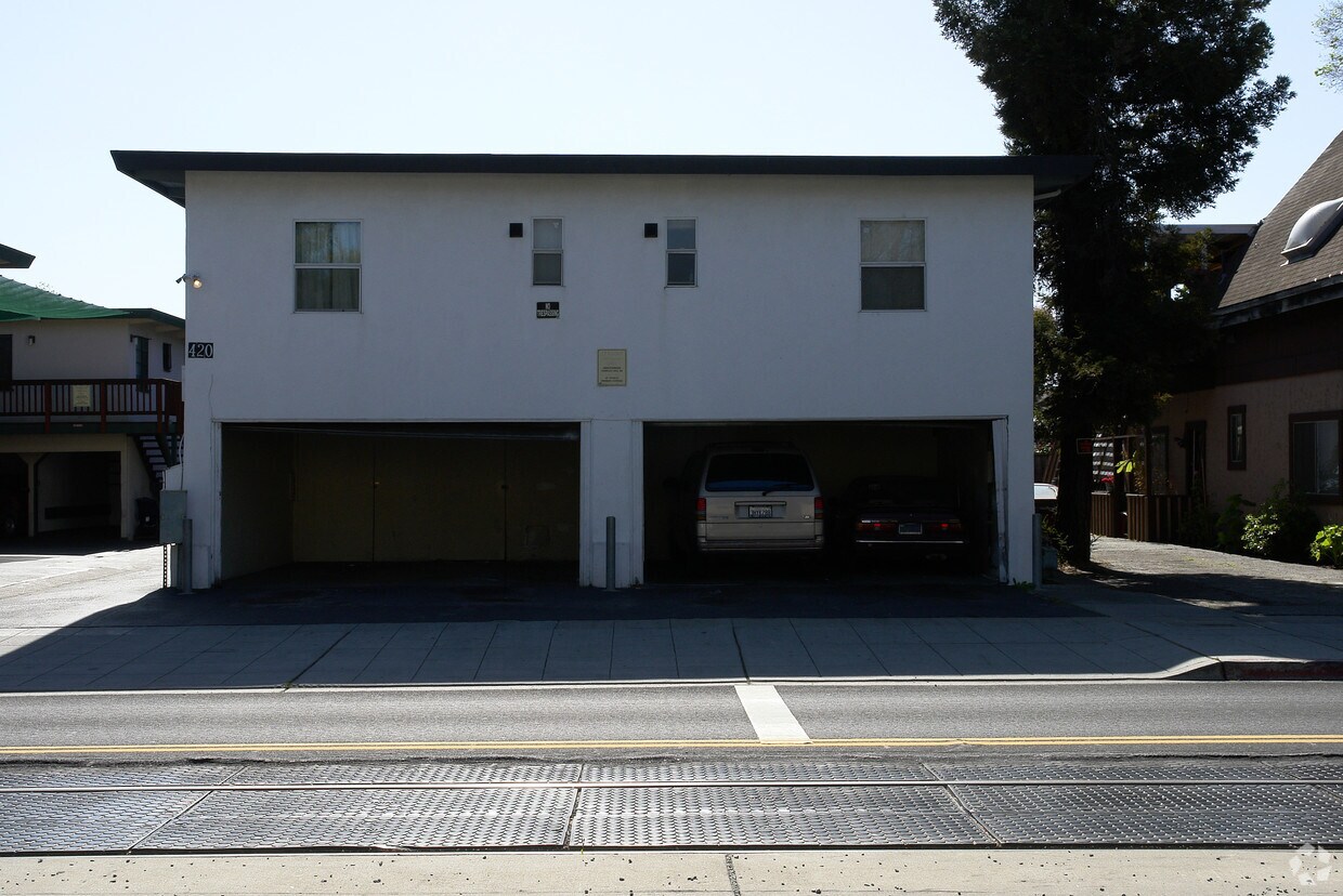 Building Photo - 420 Chestnut St