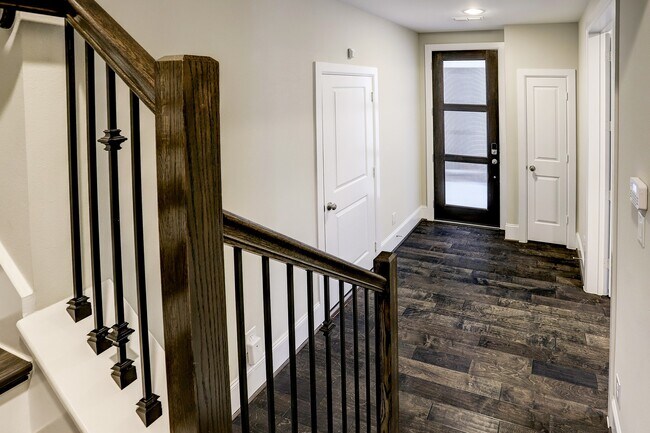 Foto del edificio - 5457 Larkin St