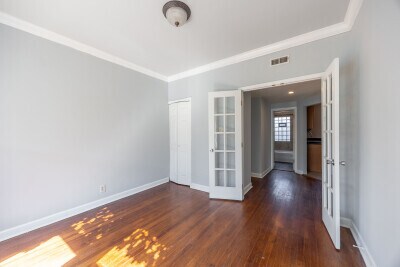 Foto del edificio - 2446 N Hamlin Ave