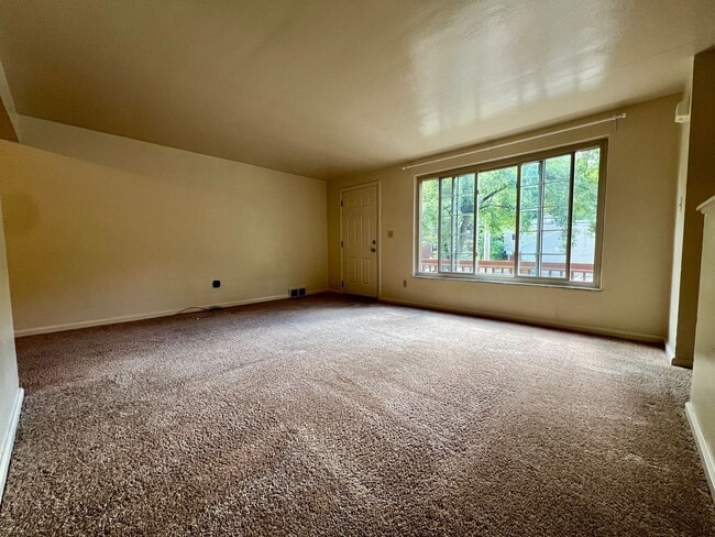 Building Photo - Beautiful 3-Bedroom Duplex in Castle Shannon! Back Yard, Central A/C & More! Call Today!