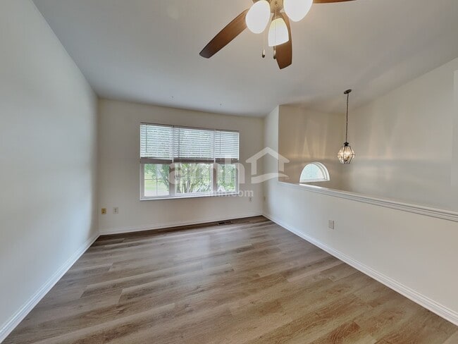 Building Photo - 599 Astoria Ct