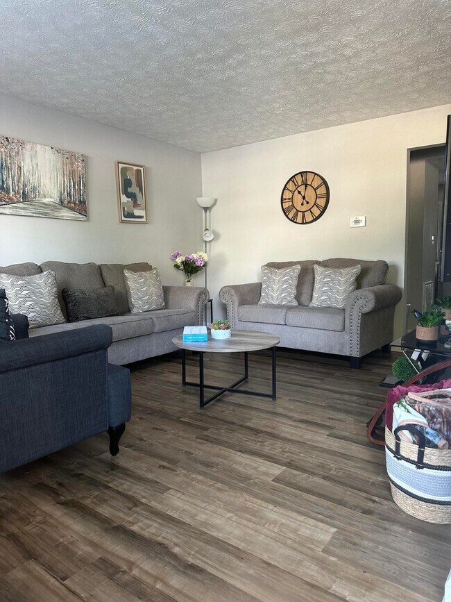 Foto del edificio - 208 Brookside Dr