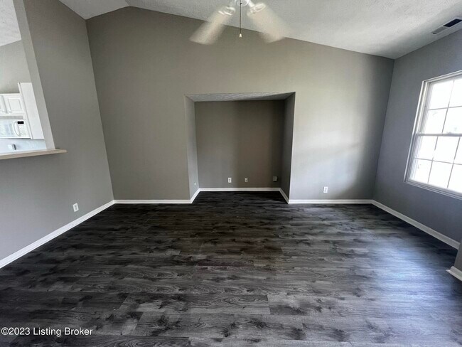 Foto del edificio - 6526 Hunters Creek Blvd