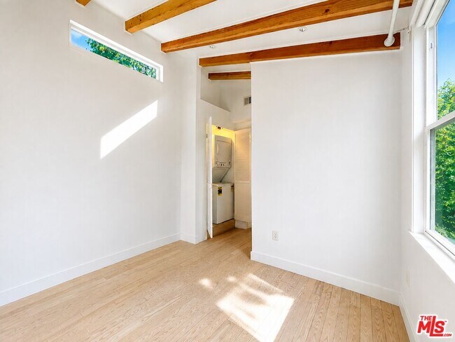 Foto del edificio - 6853 Alta Loma Terrace