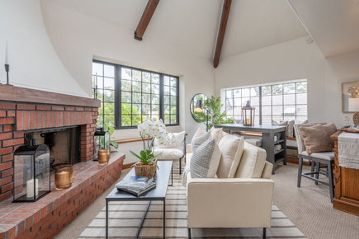 Primary Photo - 1 Bed Condo in the Heart of Carmel-by-The-...