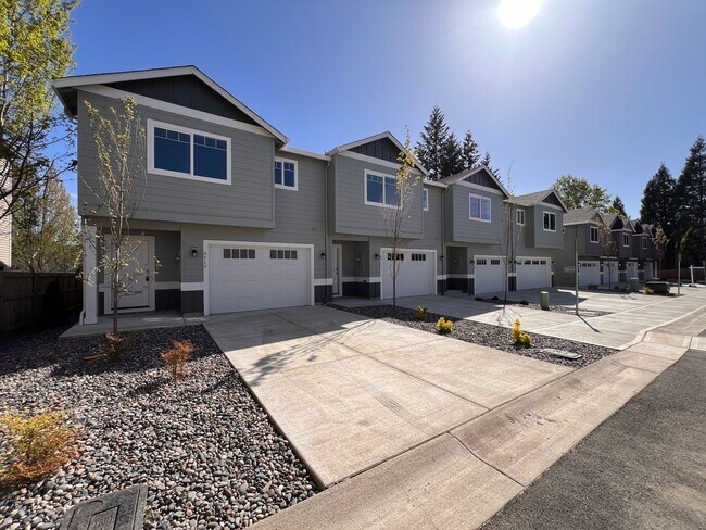 Foto del edificio - MOVE IN SPECIAL! Brand New Townhome in Cen...