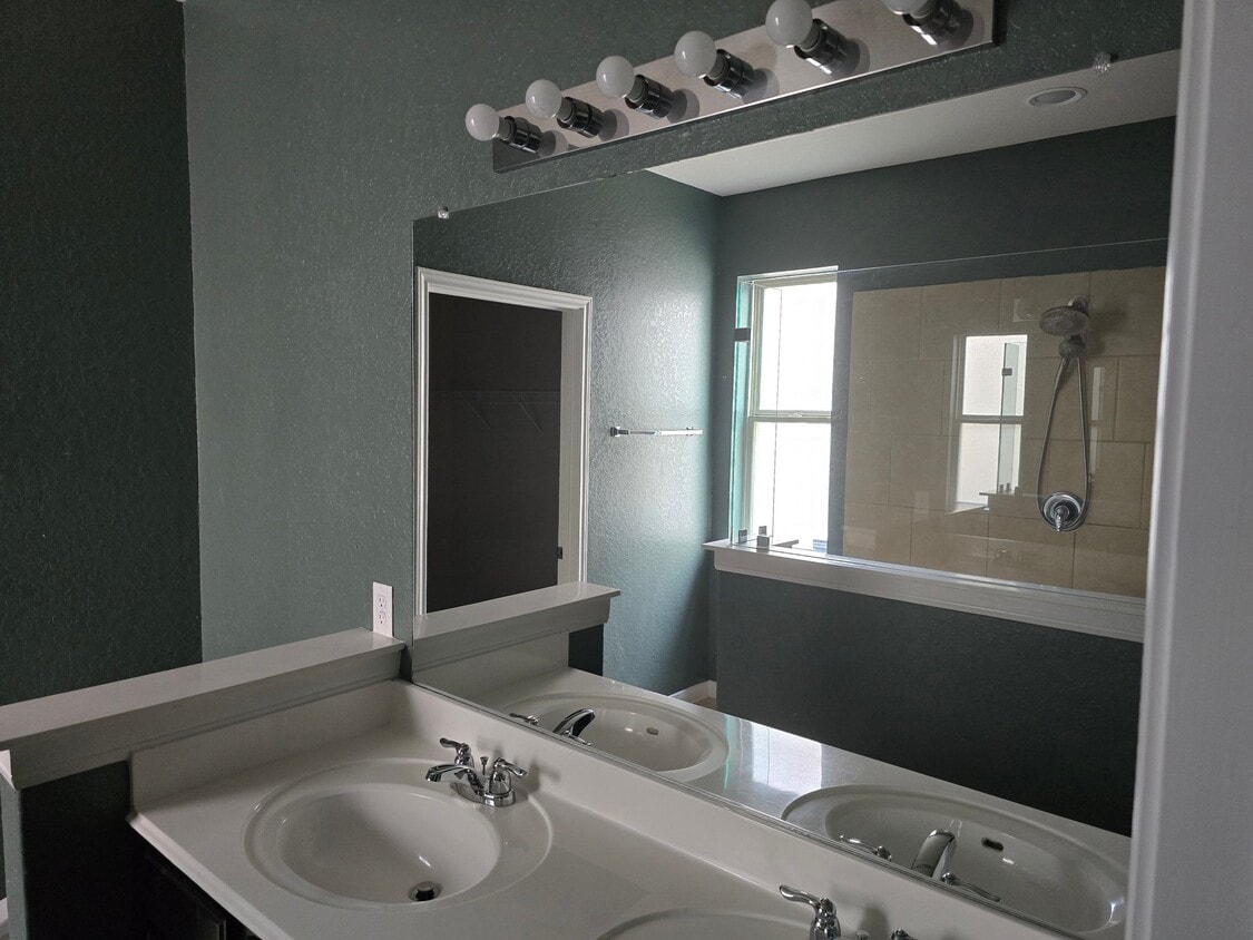Building Photo - 5639 Cielo Ranch