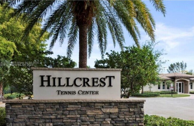 Foto del edificio - 901 Hillcrest Dr