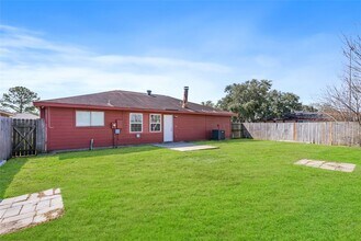 Building Photo - 1666 Meadow Green Dr