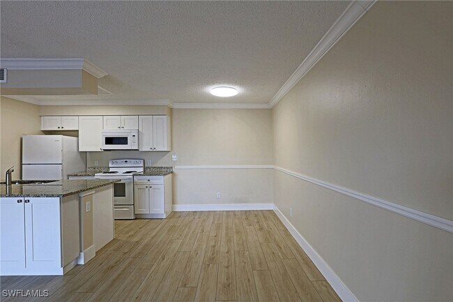 Building Photo - 5319 Summerlin Rd