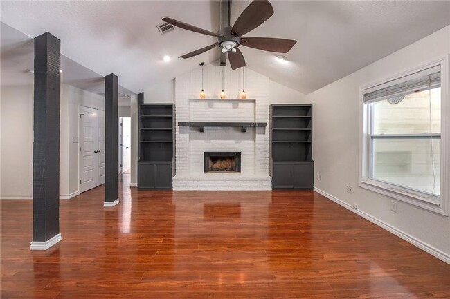 Building Photo - 507 San Jacinto St
