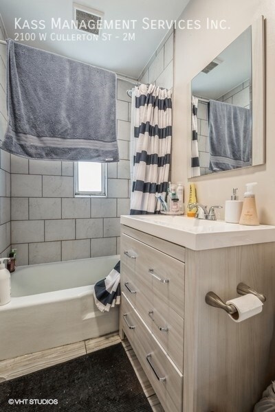 Foto del edificio - Sunny Pilsen 2 Bed- blocks away from Harri...