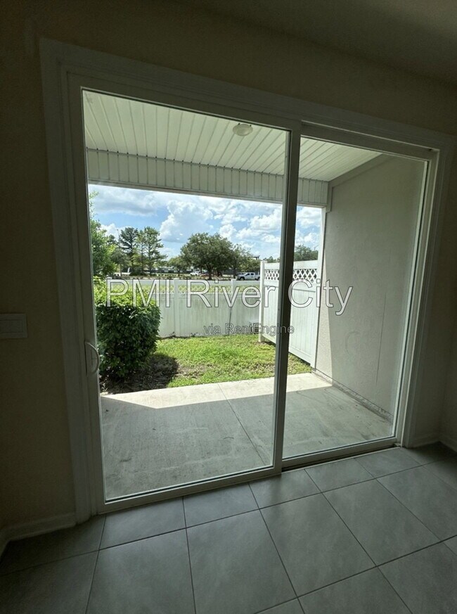 Foto del edificio - 523 Spanish Oaks Way