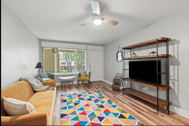 Building Photo - 210 Pelham Rd