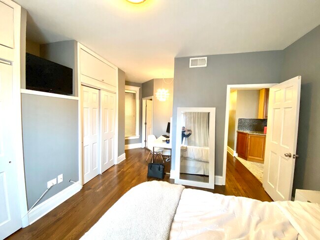 Foto del edificio - 925 W Belmont Ave