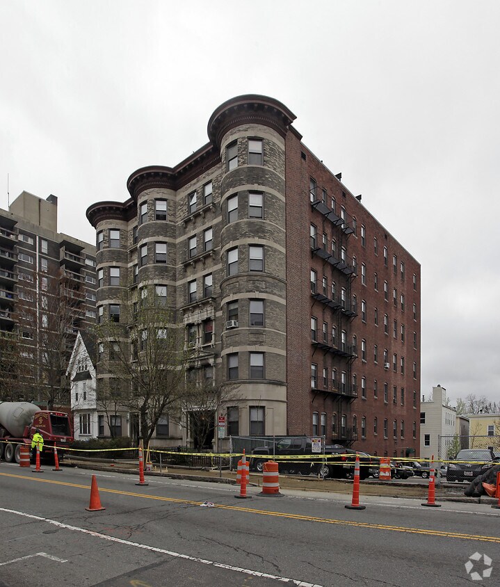 884888 Massachusetts Ave, Cambridge, MA 02139 Apartments in