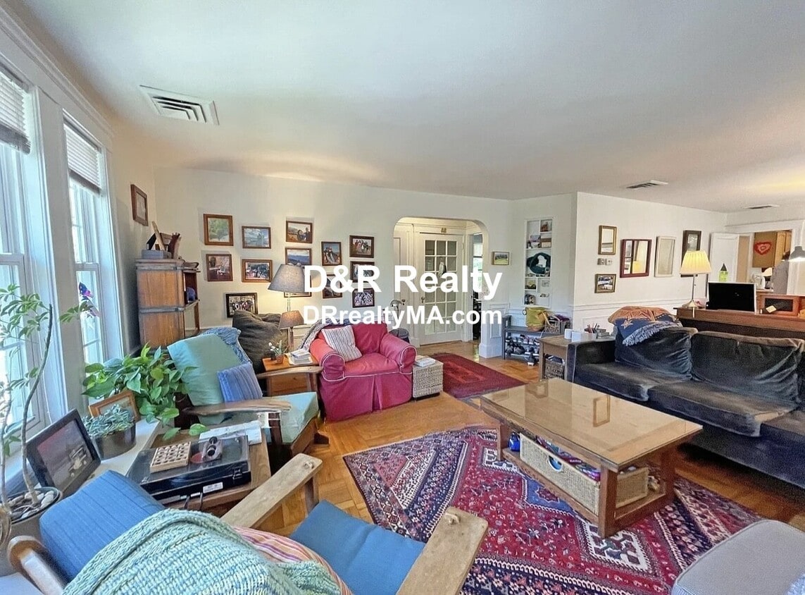 18 Crosby Rd, Chestnut Hill, MA 02467 House Rental in Chestnut Hill