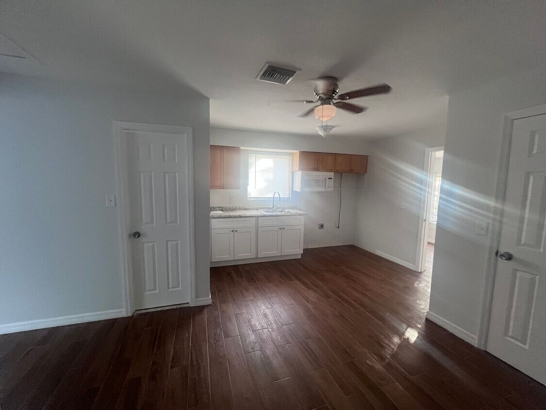 Foto principal - 2147 Washington Ave
