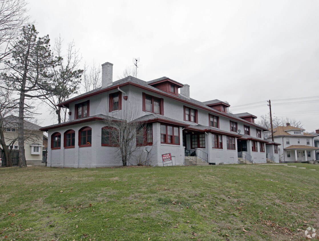 Primary Photo - 943 Five Oaks Ave
