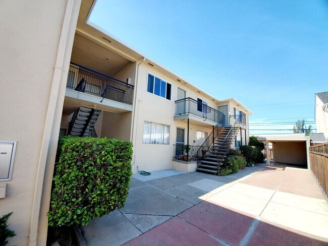 Building Photo - 1108 Chula Vista Ave