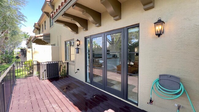 Building Photo - 420 Via Villagio