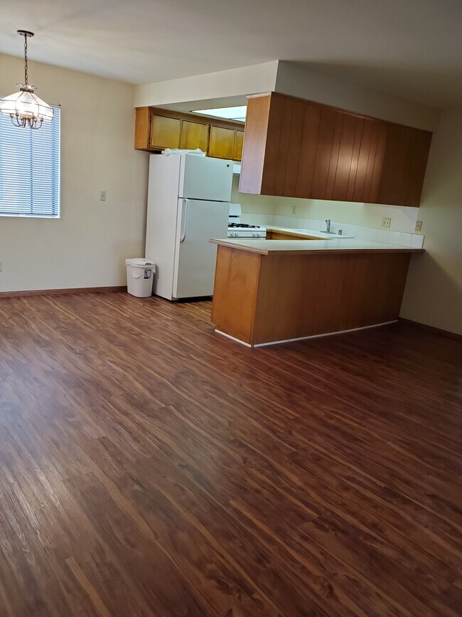 Kitchen with plenty of storage and counter space - 10726 Lawler St