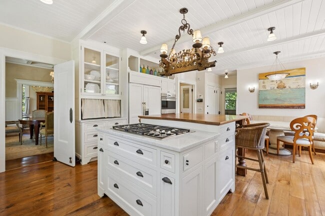 Building Photo - Luxury Exclusive Home for Lease