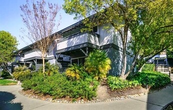 Building Photo - 227 Masters Ct