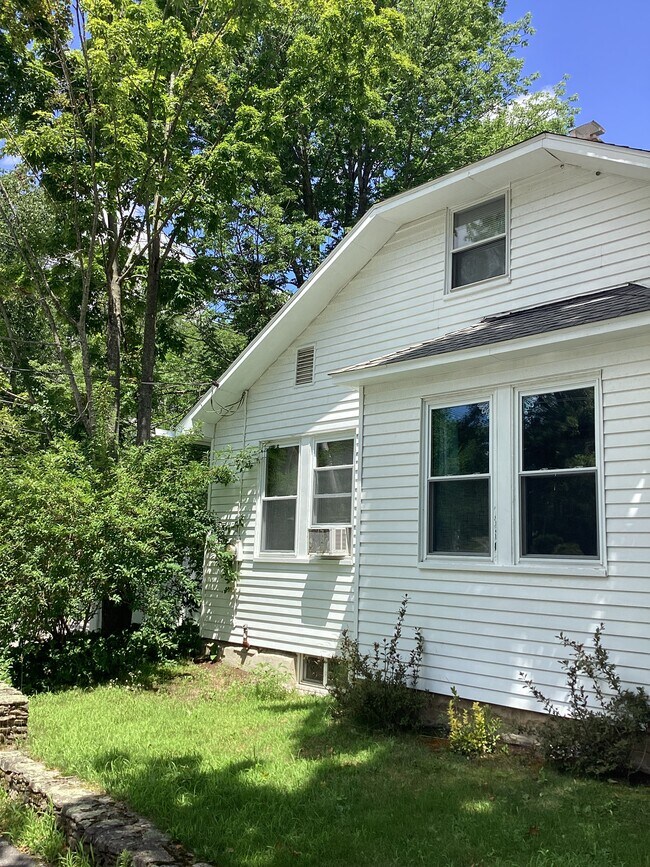 Building Photo - 155 Narrows Rd