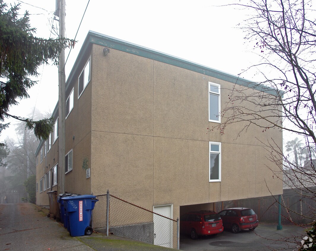 Building Photo - 3415 NE 70th St